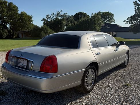 Used 2008 Lincoln Town Car Signature L RWD image 5