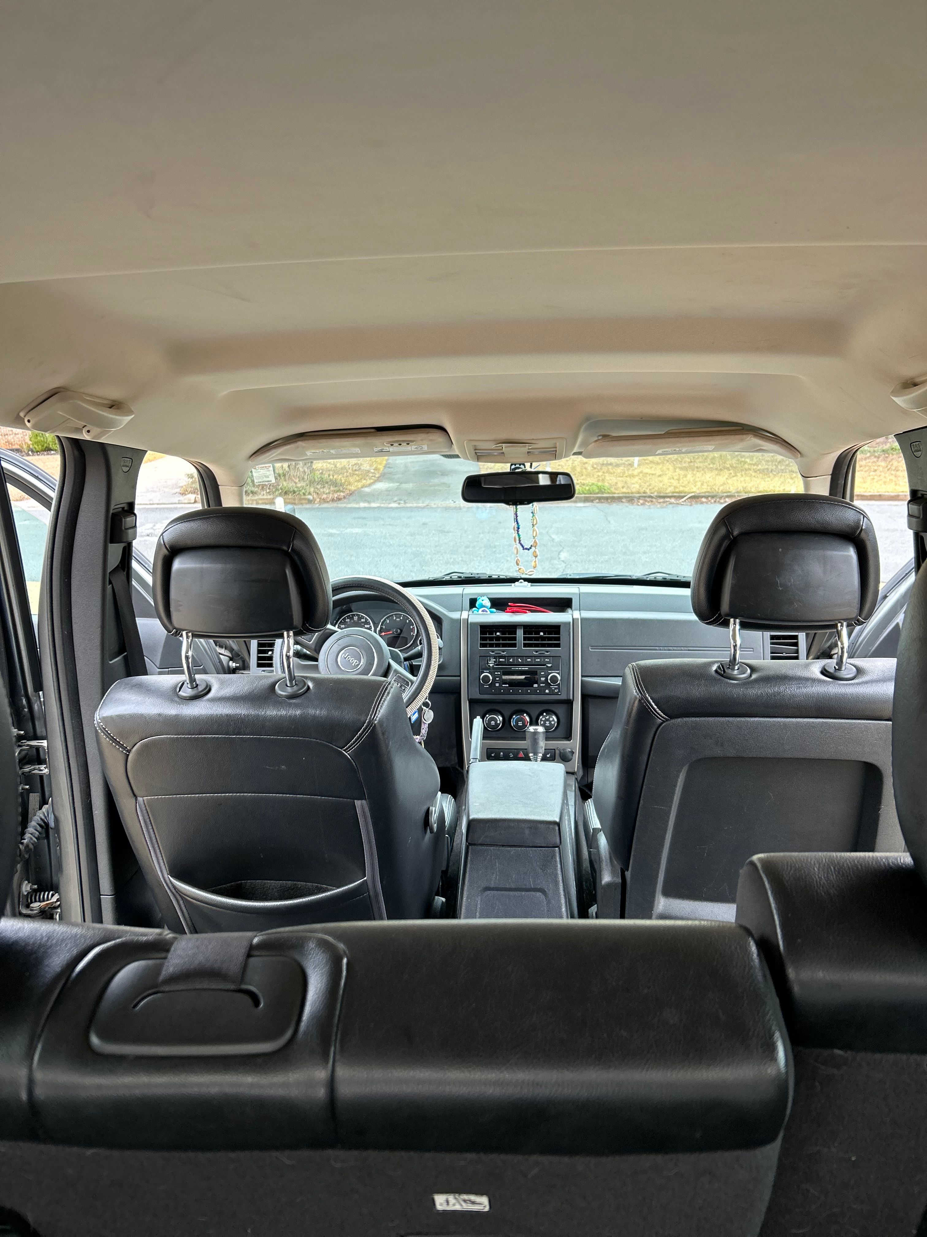 Used 2012 Jeep Liberty Sport AWD/4WD image 5