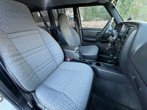 Used 1999 Jeep Cherokee SE image 22