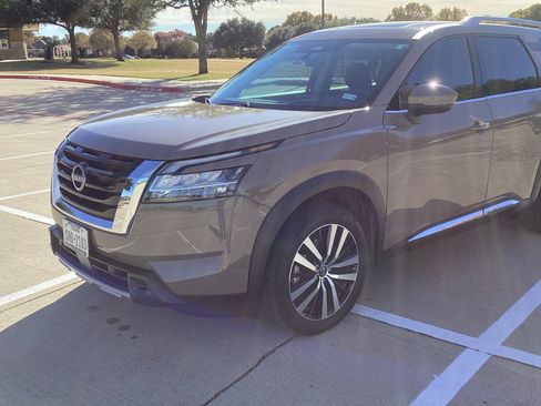 Used 2023 Nissan Pathfinder Platinum w/ Cargo Package image 16