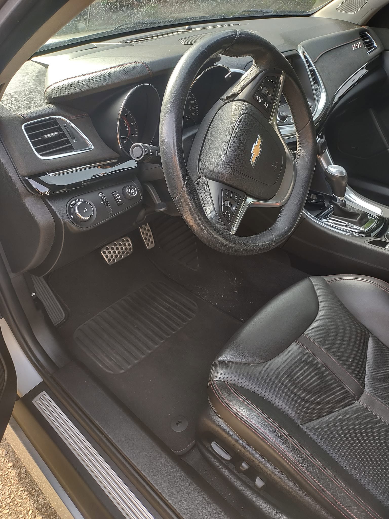Used 2015 Chevrolet SS RWD image 9