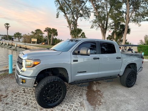 Used 2018 Toyota Tundra SR5 w/ SR5 Upgrade Package image 10