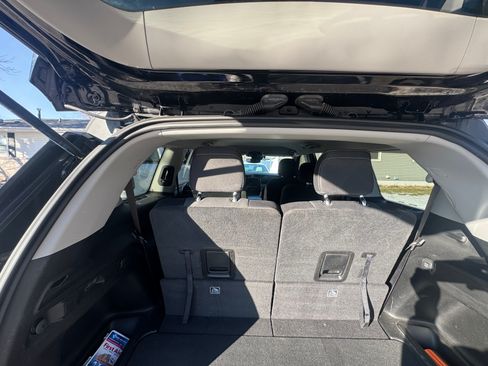 Used 2023 Jeep Grand Cherokee L Laredo image 9