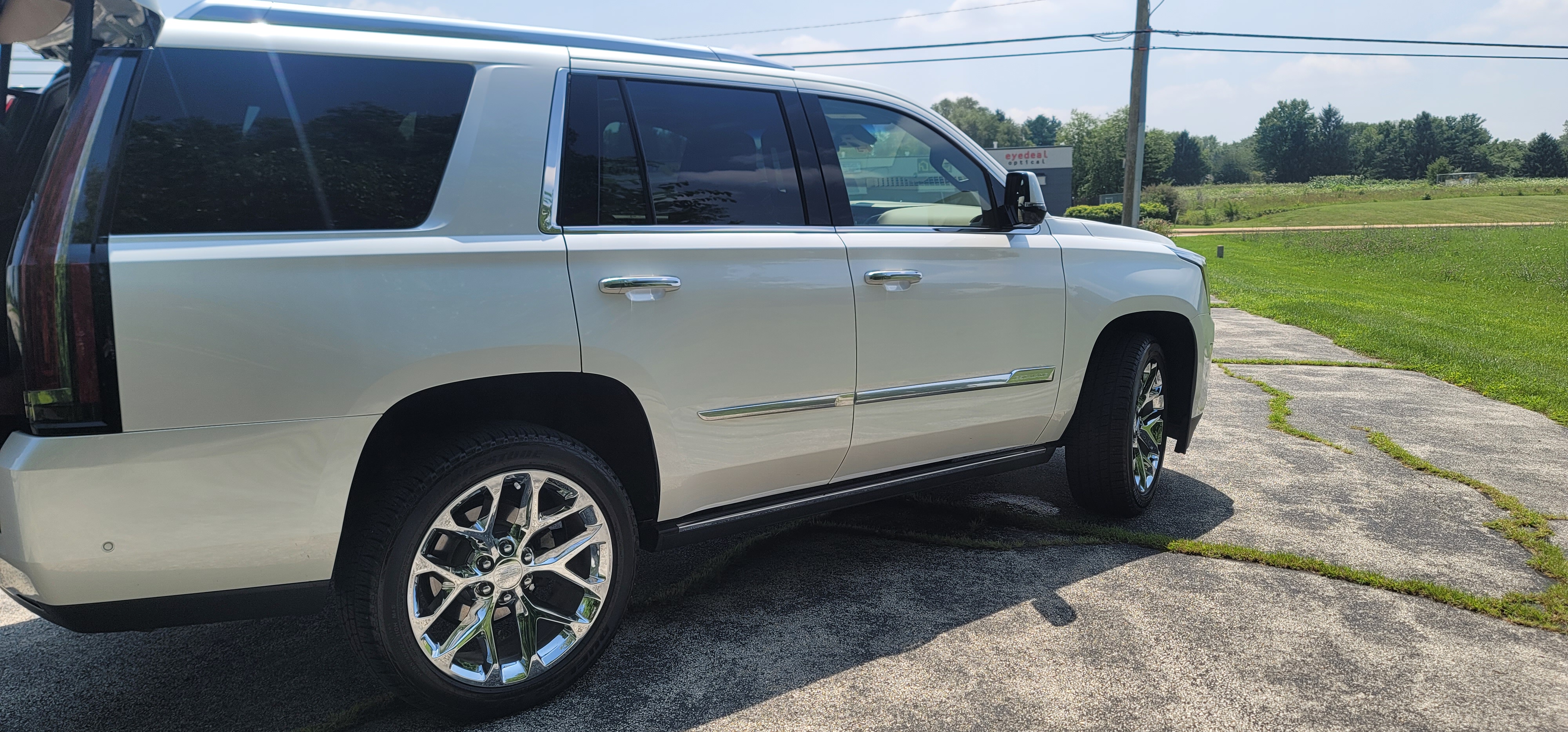 Used 2018 Cadillac Escalade Platinum AWD/4WD image 2