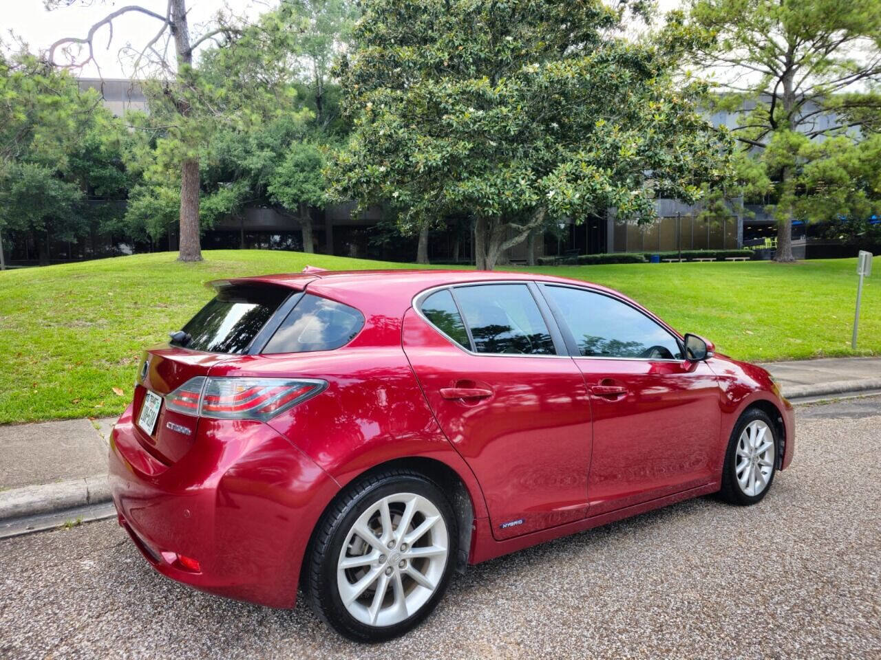 Used 2013 Lexus CT 200h w/ Leather Pkg FWD image 1
