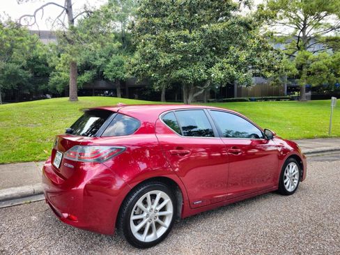 Used 2013 Lexus CT 200h image 1