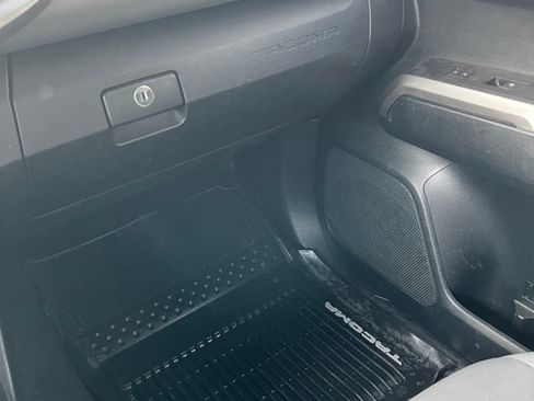 Used 2017 Toyota Tacoma SR5 image 25