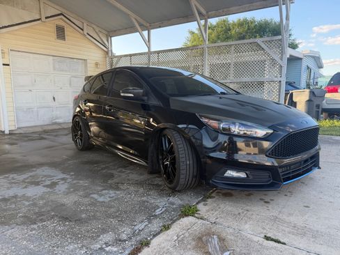Used 2016 Ford Focus ST w/ Equipment Group 402A image 2