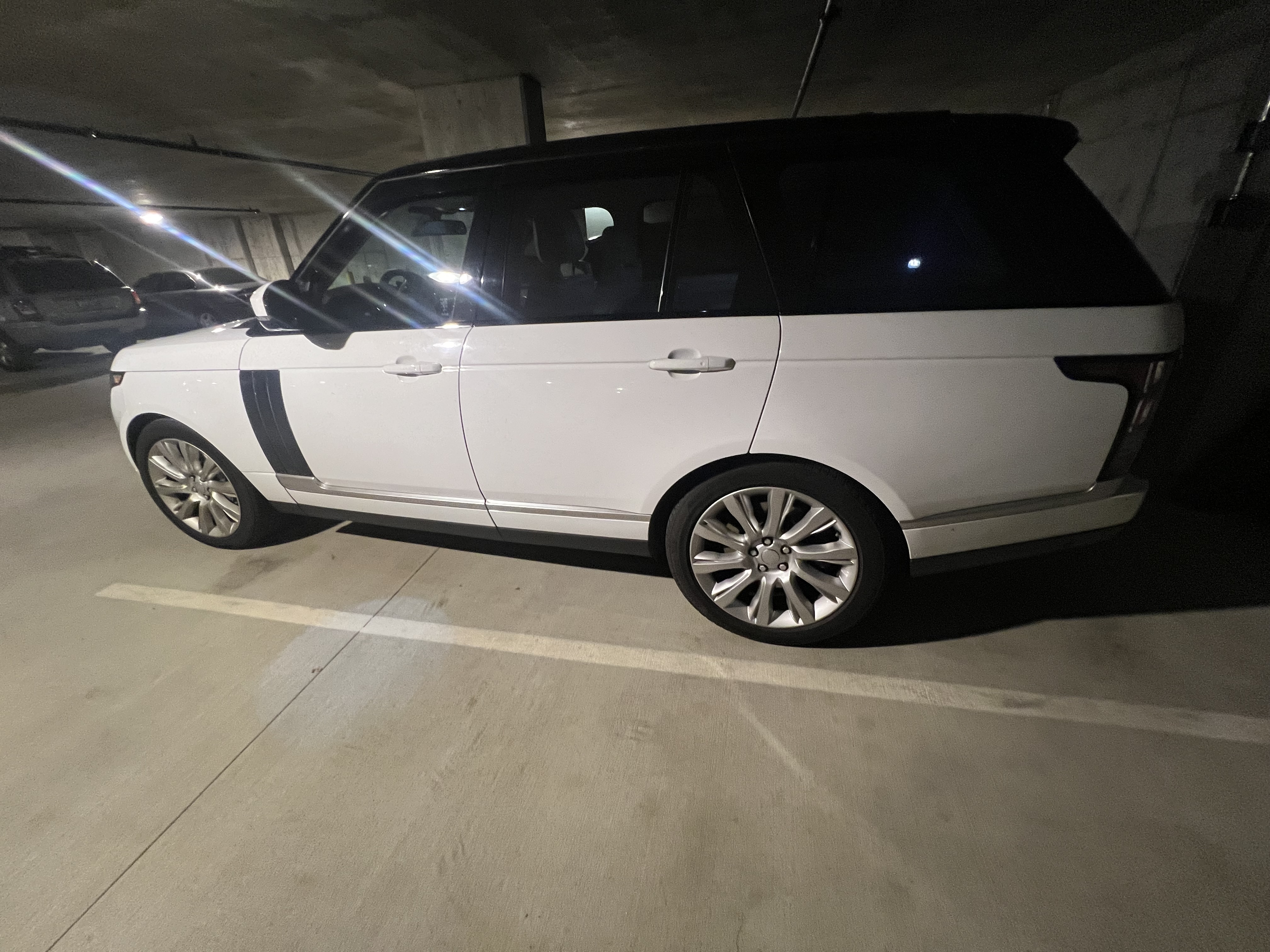 Used 2016 Land Rover Range Rover HSE AWD/4WD image 2
