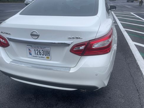 Used 2016 Nissan Altima 3.5 SL w/ 3.5 Technology Package FWD image 6