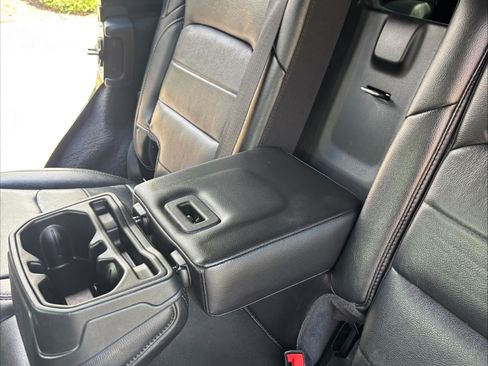 Used 2020 Jeep Wrangler Unlimited Sahara AWD/4WD image 13