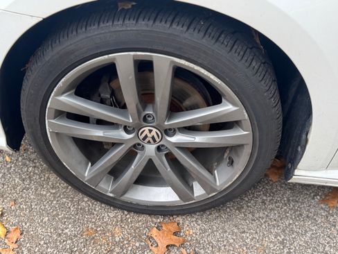 Used 2018 Volkswagen Passat 2.0T R-Line image 11