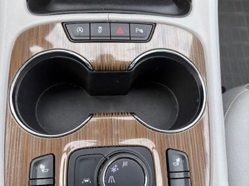 Used 2022 GMC Acadia SLE w/ Driver Convenience Package image 11