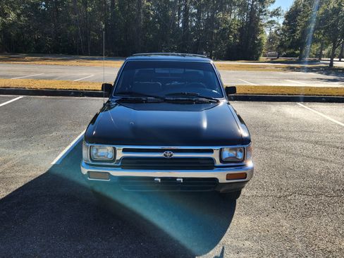 Used 1992 Toyota Pickup Deluxe image 2