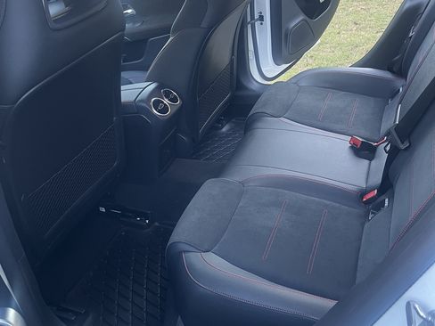 Used 2023 Mercedes-Benz CLA 250 4MATIC image 9