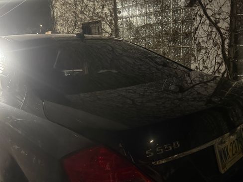 Used 2010 Mercedes-Benz S 550 4MATIC image 5