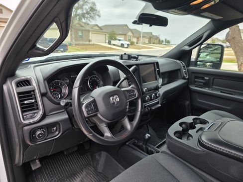 Used 2024 RAM 2500 Tradesman w/ Chrome Appearance Group image 9