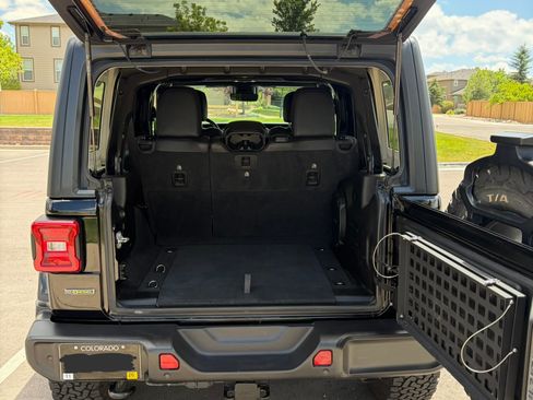 Used 2021 Jeep Wrangler Unlimited Sahara AWD/4WD image 16