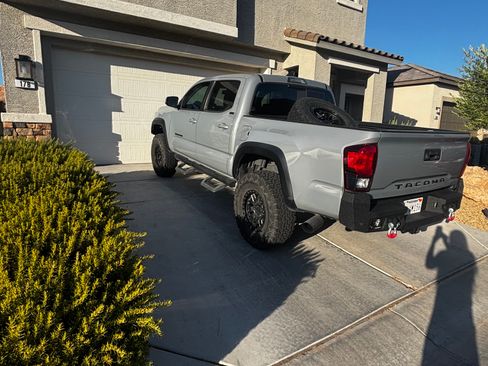 Used 2021 Toyota Tacoma SR5 w/ Trail Edition AWD/4WD image 12