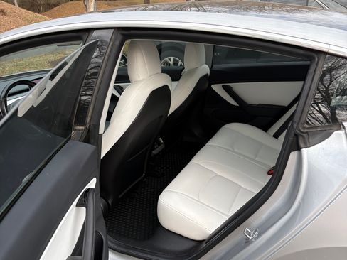 Used 2018 Tesla Model 3 Performance image 10