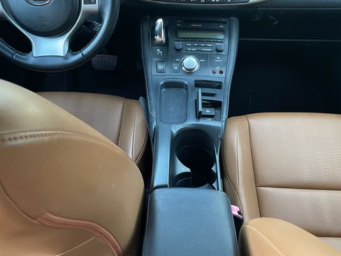 Used 2011 Lexus CT 200h image 4