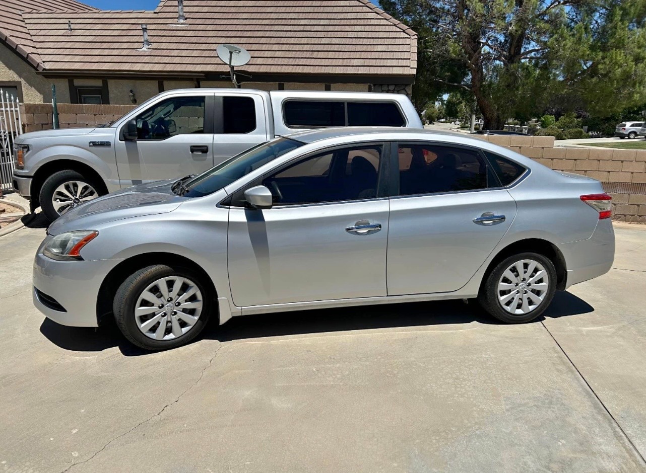 Used 2014 Nissan Sentra SV FWD image 1