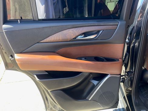 Used 2020 Cadillac Escalade Luxury w/ Escalade Sport Edition image 8