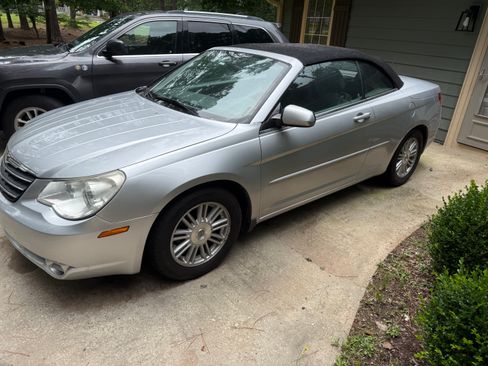 Used 2008 Chrysler Sebring Touring FWD image 1