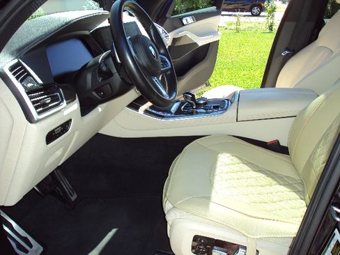 Used 2022 BMW X5 xDrive40i w/ M Sport Package image 23