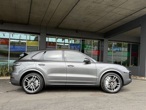 Used 2019 Porsche Cayenne Turbo AWD/4WD image 19
