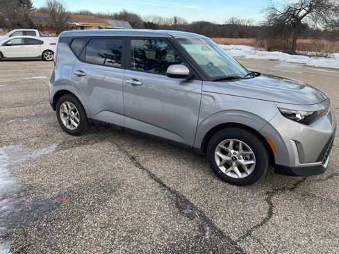 Used 2025 Kia Soul S image 6