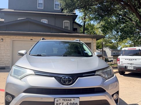 Used 2017 Toyota RAV4 XLE FWD image 6