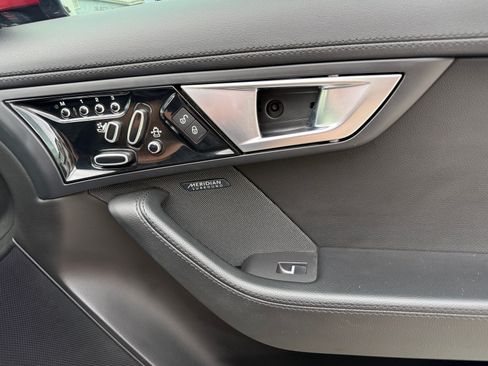 Used 2016 Jaguar F-TYPE Coupe RWD image 25