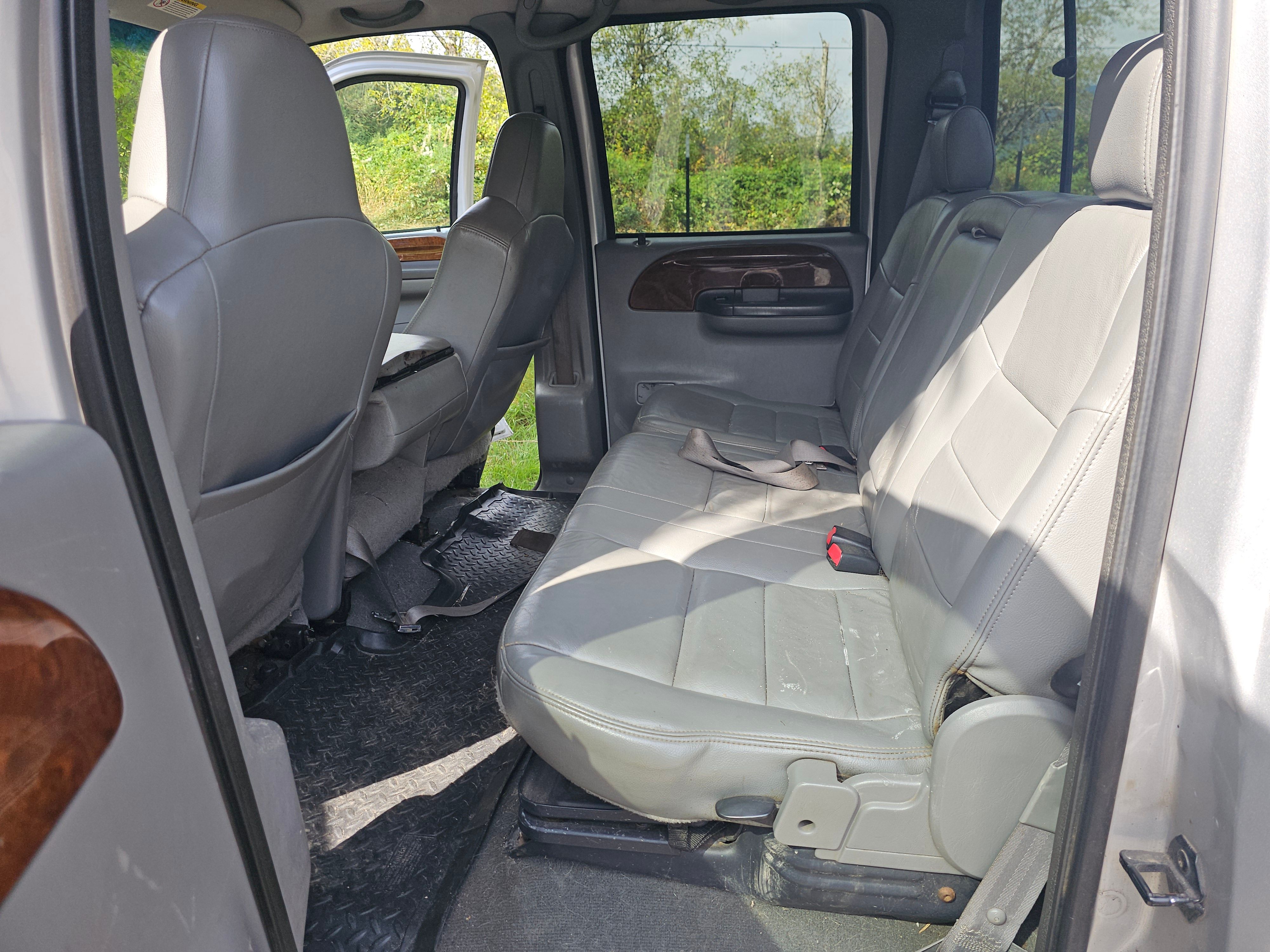 Used 2004 Ford F350 Lariat AWD/4WD image 9