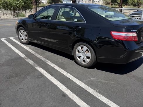 Used 2009 Toyota Camry LE FWD image 2