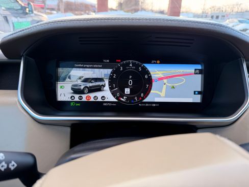 Used 2018 Land Rover Range Rover HSE image 15