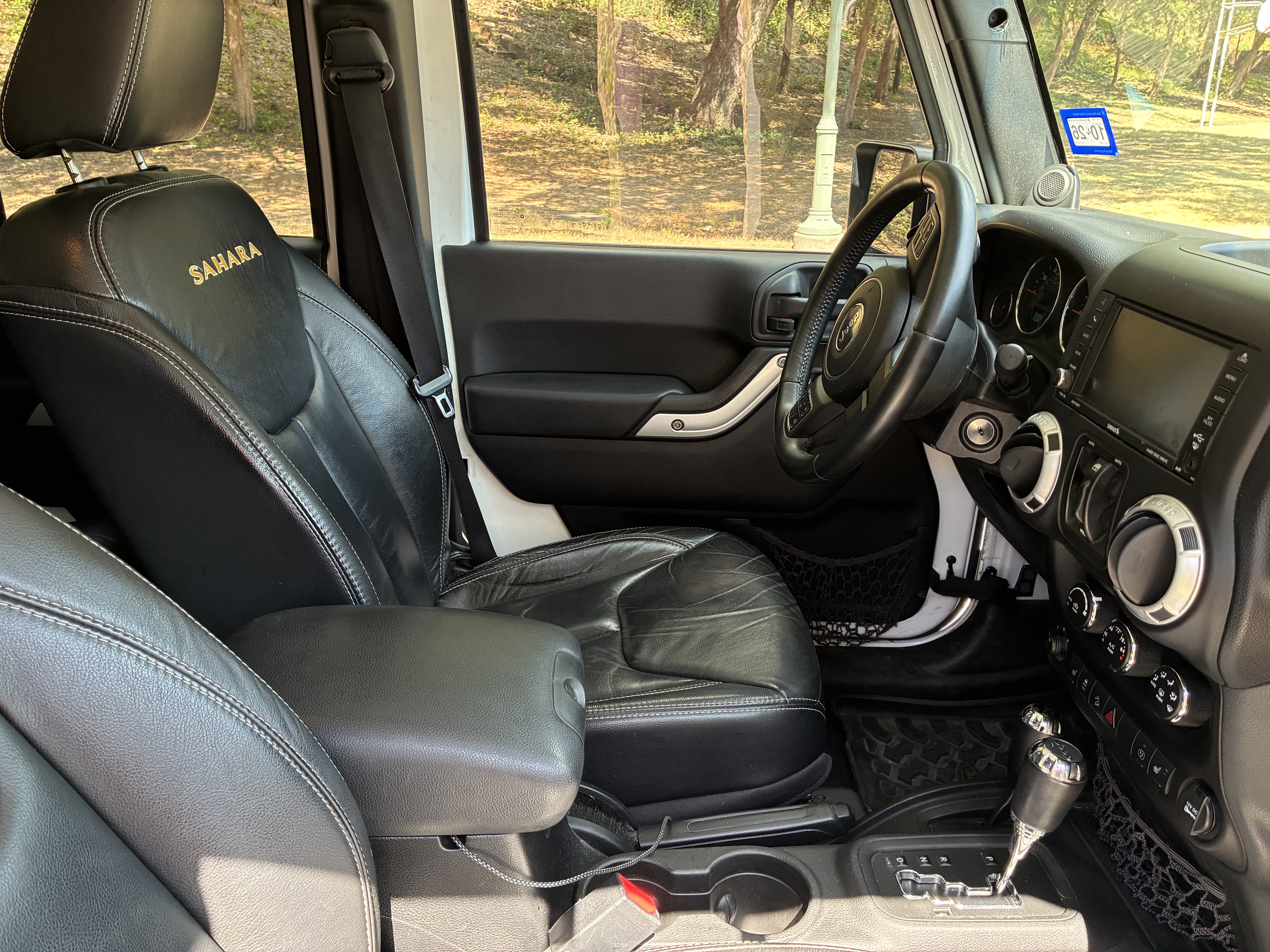 Used 2013 Jeep Wrangler Unlimited Sahara w/ Connectivity Group AWD/4WD image 14