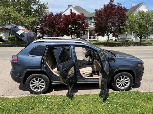 Used 2020 Jeep Cherokee Latitude w/ Safety Group AWD/4WD image 22