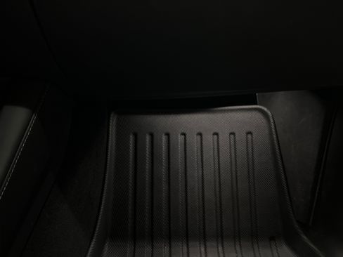 Used 2023 Tesla Model Y Long Range image 8