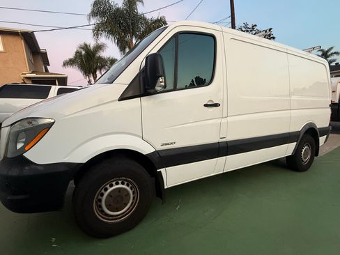 Used 2015 Mercedes-Benz Sprinter 2500 image 5