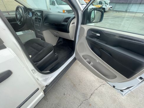 Used 2015 RAM C/V Tradesman image 14