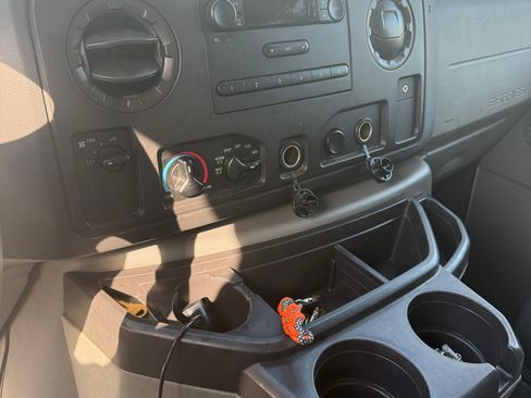 Used 2016 Ford E-350 and Econoline 350 Super Duty image 15