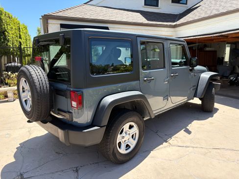 Used 2015 Jeep Wrangler Unlimited Sport w/ Connectivity Group AWD/4WD image 6
