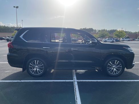 Used 2018 Lexus LX 570 4WD image 24