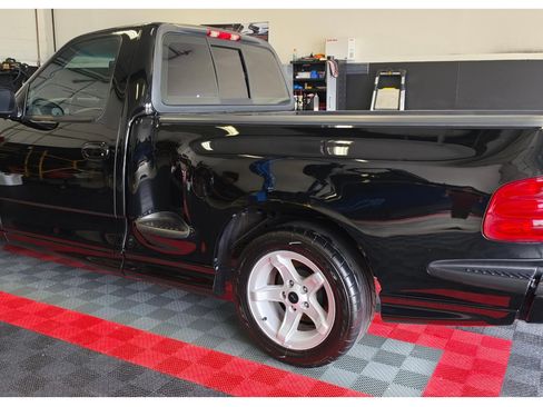 Used 1999 Ford F150 Lightning RWD image 4