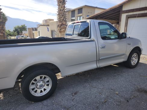 Used 2001 Ford F150 2WD Regular Cab image 2