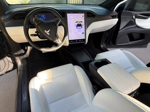 Used 2019 Tesla Model X P100D image 9