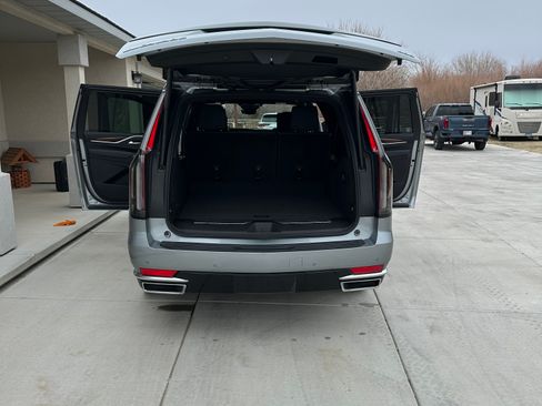 Used 2024 Cadillac Escalade ESV Premium Luxury w/ Performance Package image 4