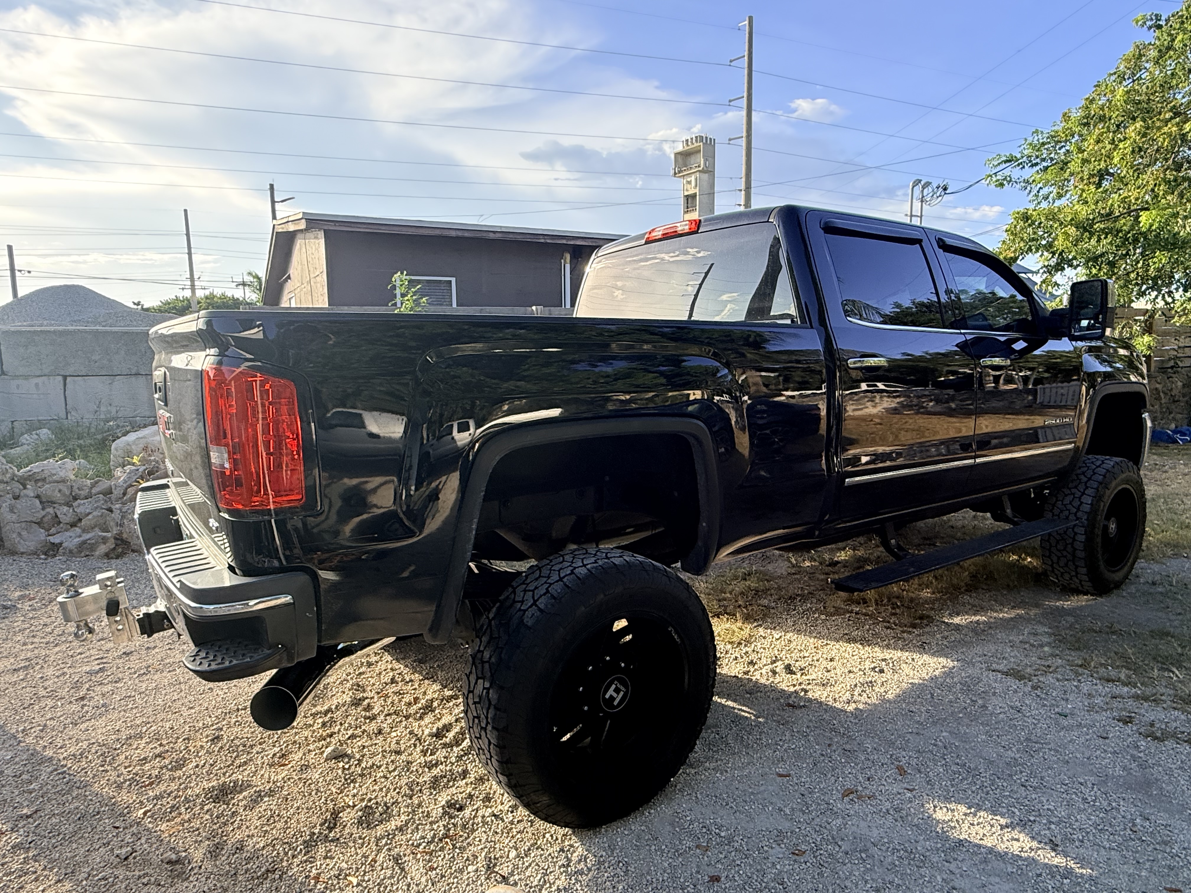 Used 2015 GMC Sierra 2500 SLT w/ Duramax Plus Package AWD/4WD image 5