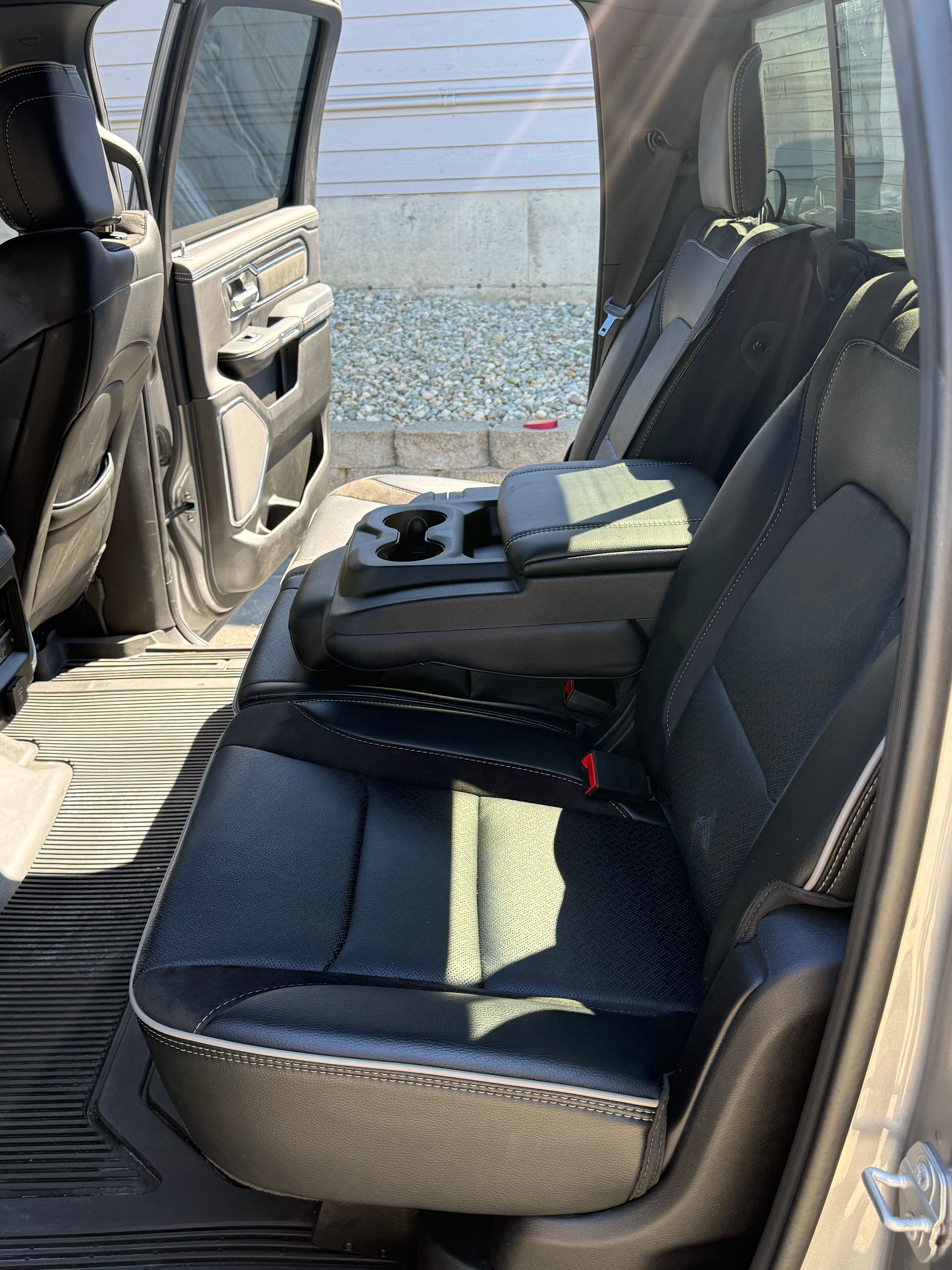 Used 2024 RAM 1500 Laramie AWD/4WD image 13